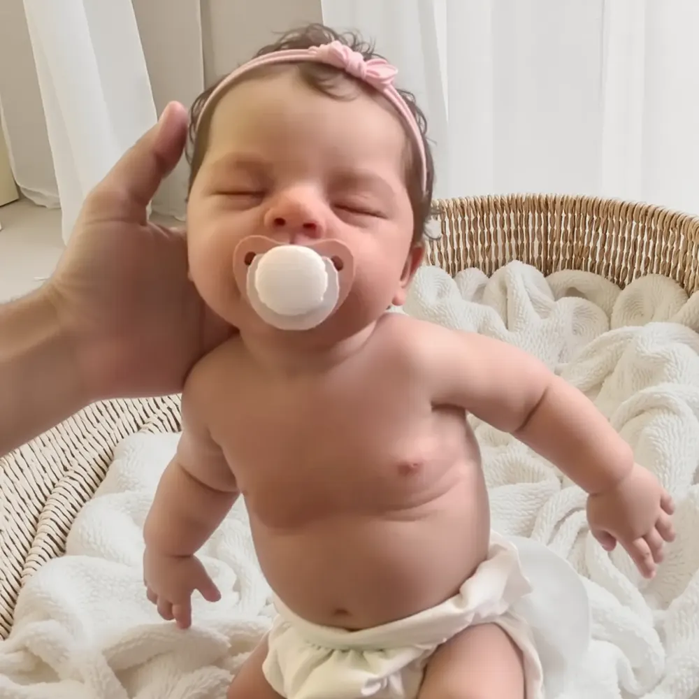 A Luna reborn baby doll