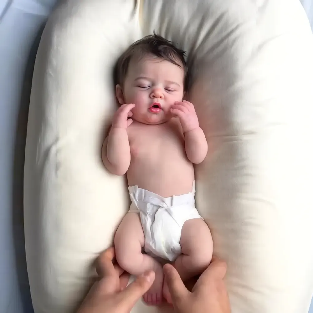 12" & 16" Silicone Reborn Doll with Velvety, Tender Soft Skin, photograph 2