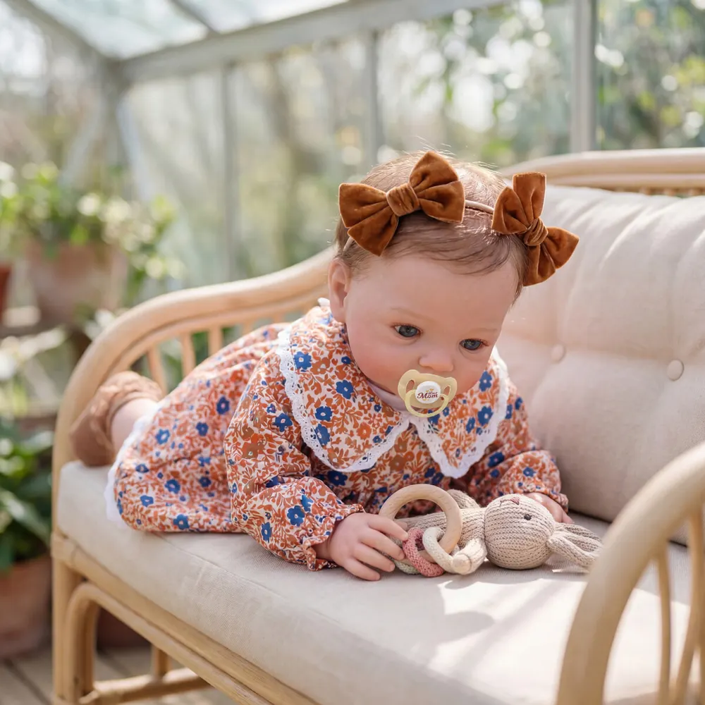 18" Awake Reborn Baby Girl with Bright Blue Eyes, photograph 2