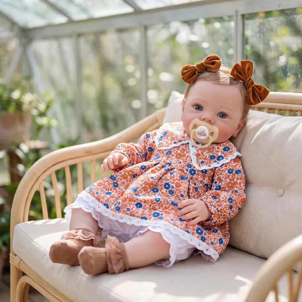 18" Awake Reborn Baby Girl with Bright Blue Eyes, photograph 4