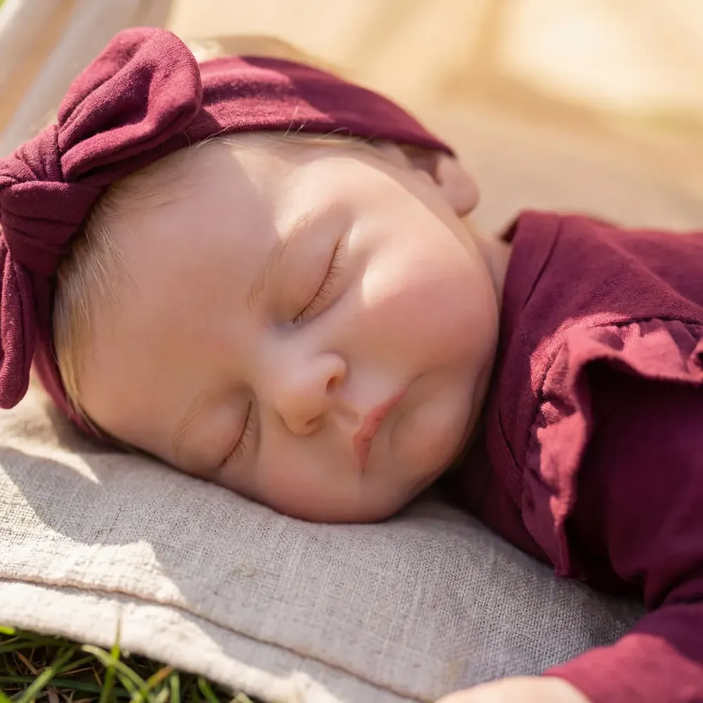 20" Reborn Baby Girl with Closed Eyes and Soft Cloth Body, photograph 3
