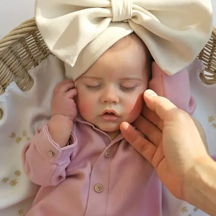 Drink and Wet System 12" & 16" Flexible Solid Platinum Reborn Baby Doll, photograph 3