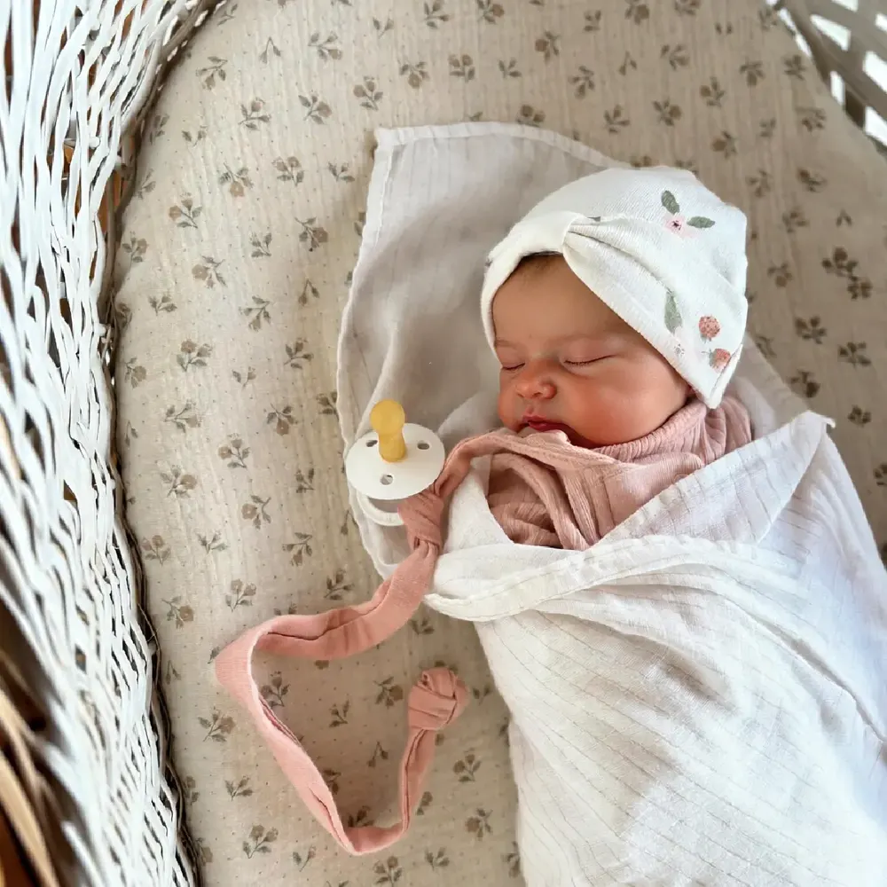 Heartbeat Coos Reborn Doll in Newborn Age with Cuddly Vinyl Body, photograph 2